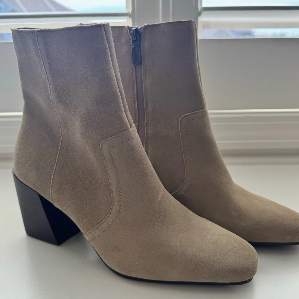 Blondo‎ Women's Sadie Ankle Boot 9.5 Taupe Suede Waterproof